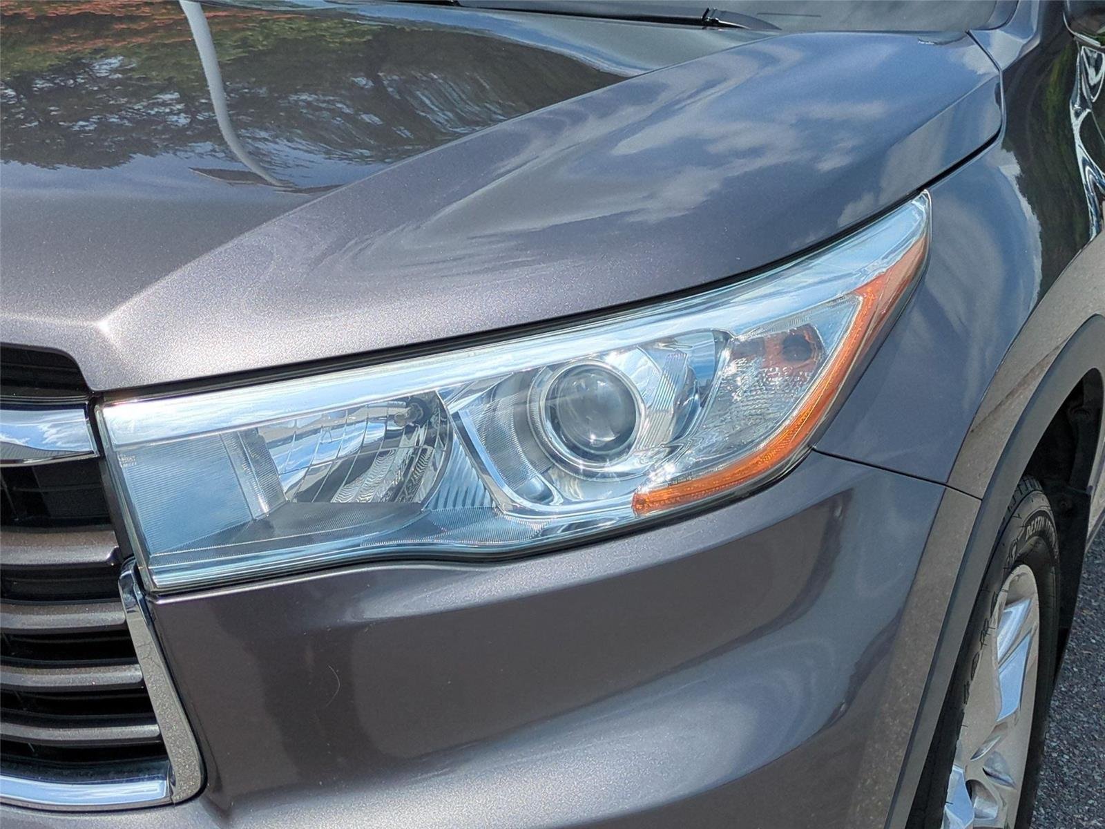 Used 2014 PREDAWN GRAY MICA TOYOTA  image 9
