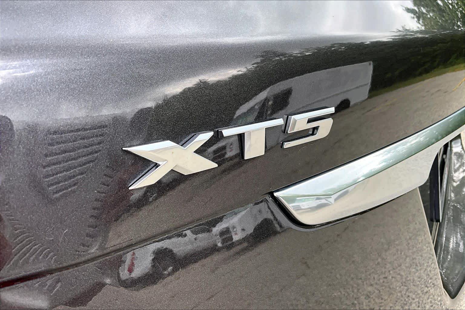 Used 2018 Dark Granite Metallic Cadillac Luxury AWD image 10