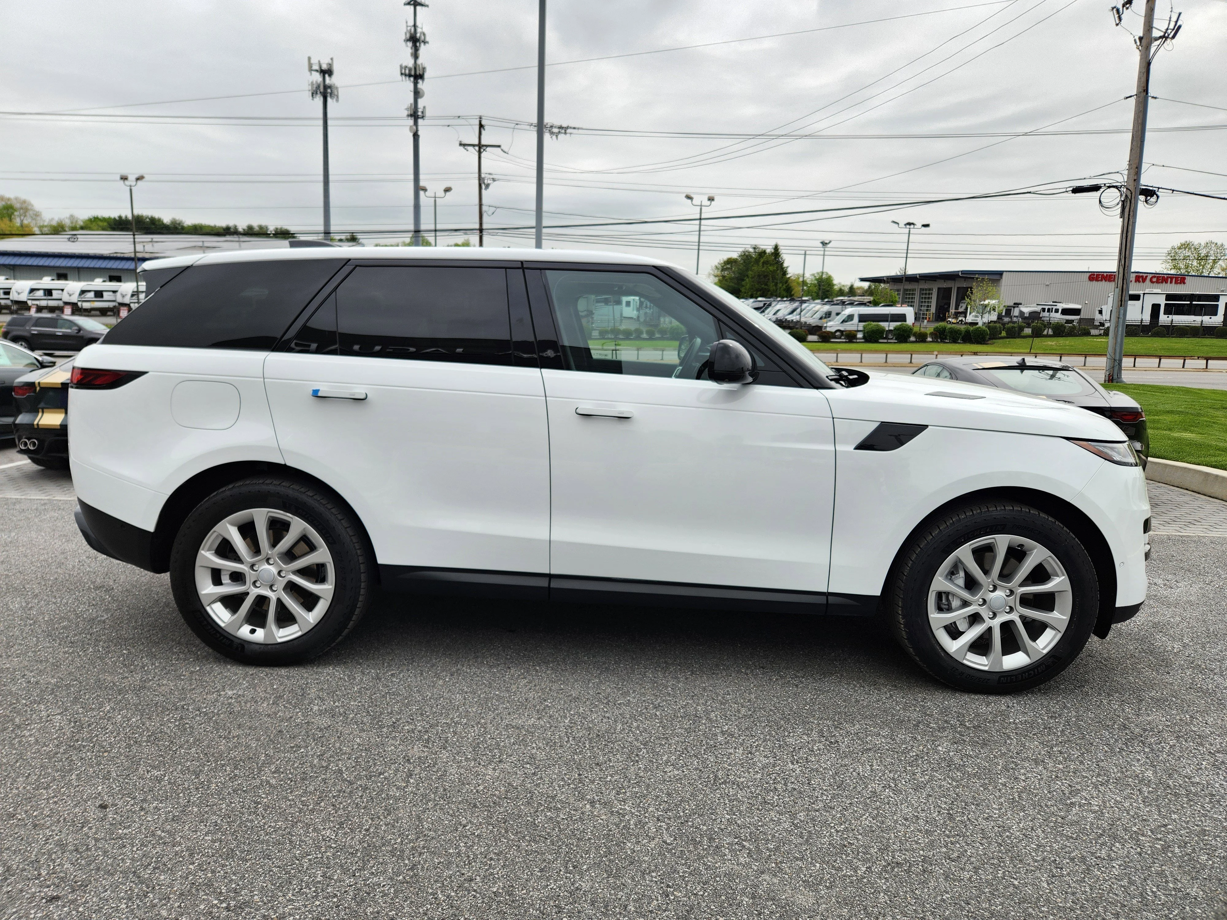 Certified Used 2024 Fuji White Land Rover SE image 6