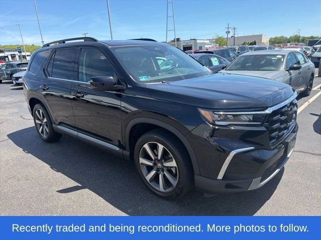 2023 Honda Pilot Touring AWD's photo
