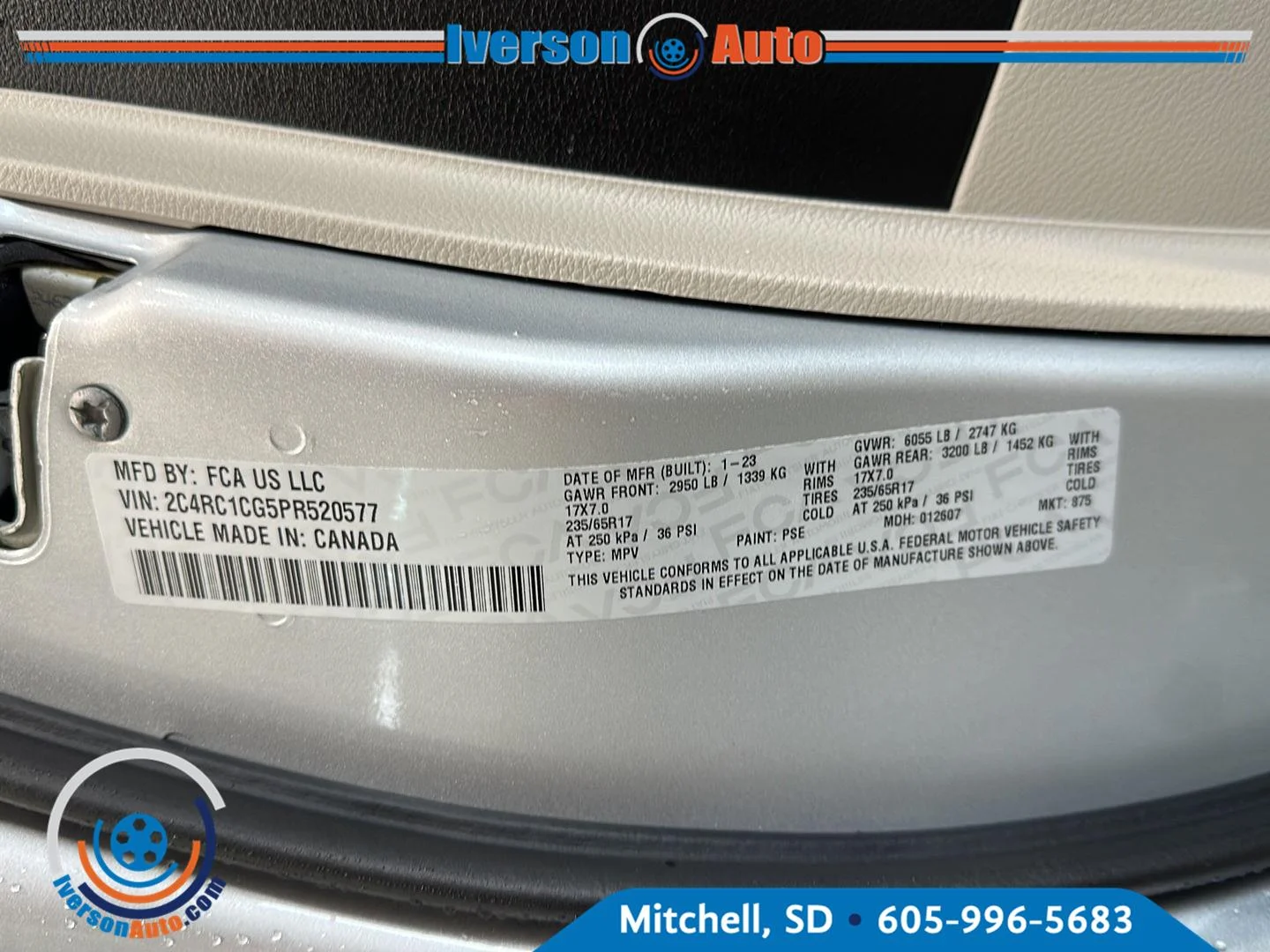 Used 2023 Silver Mist Clearcoat Chrysler LX image 12