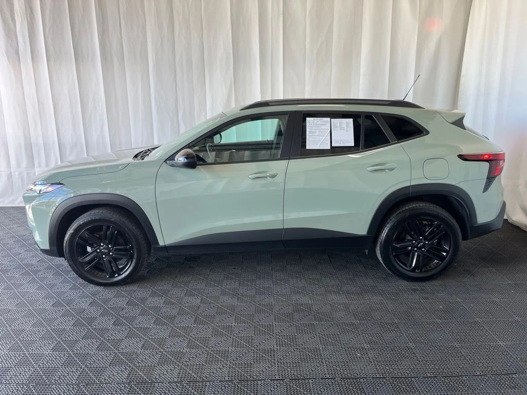 Used 2025 Green Chevrolet ACTIV image 25