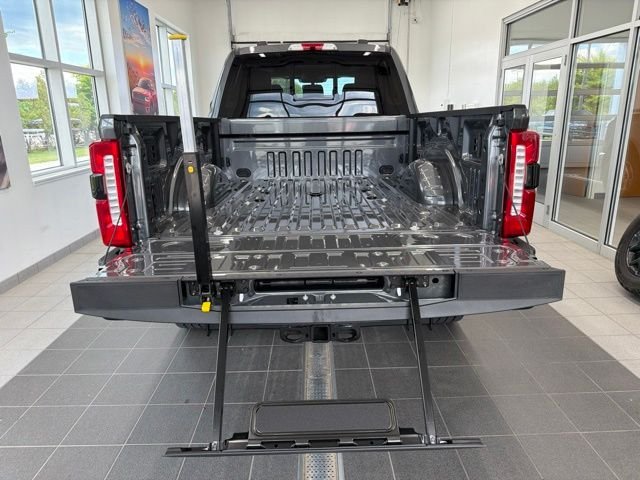 New 2026 Carbonized Gray Metallic Ford F-350® Lariat® image 17