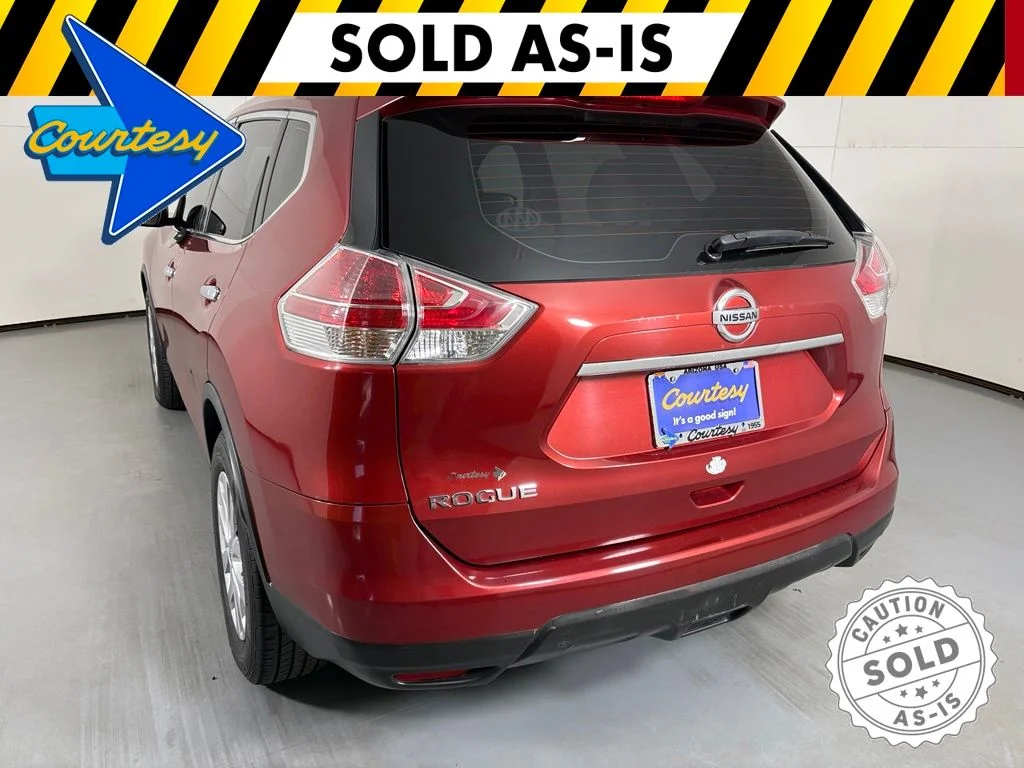 Used 2015 Red Nissan S image 6
