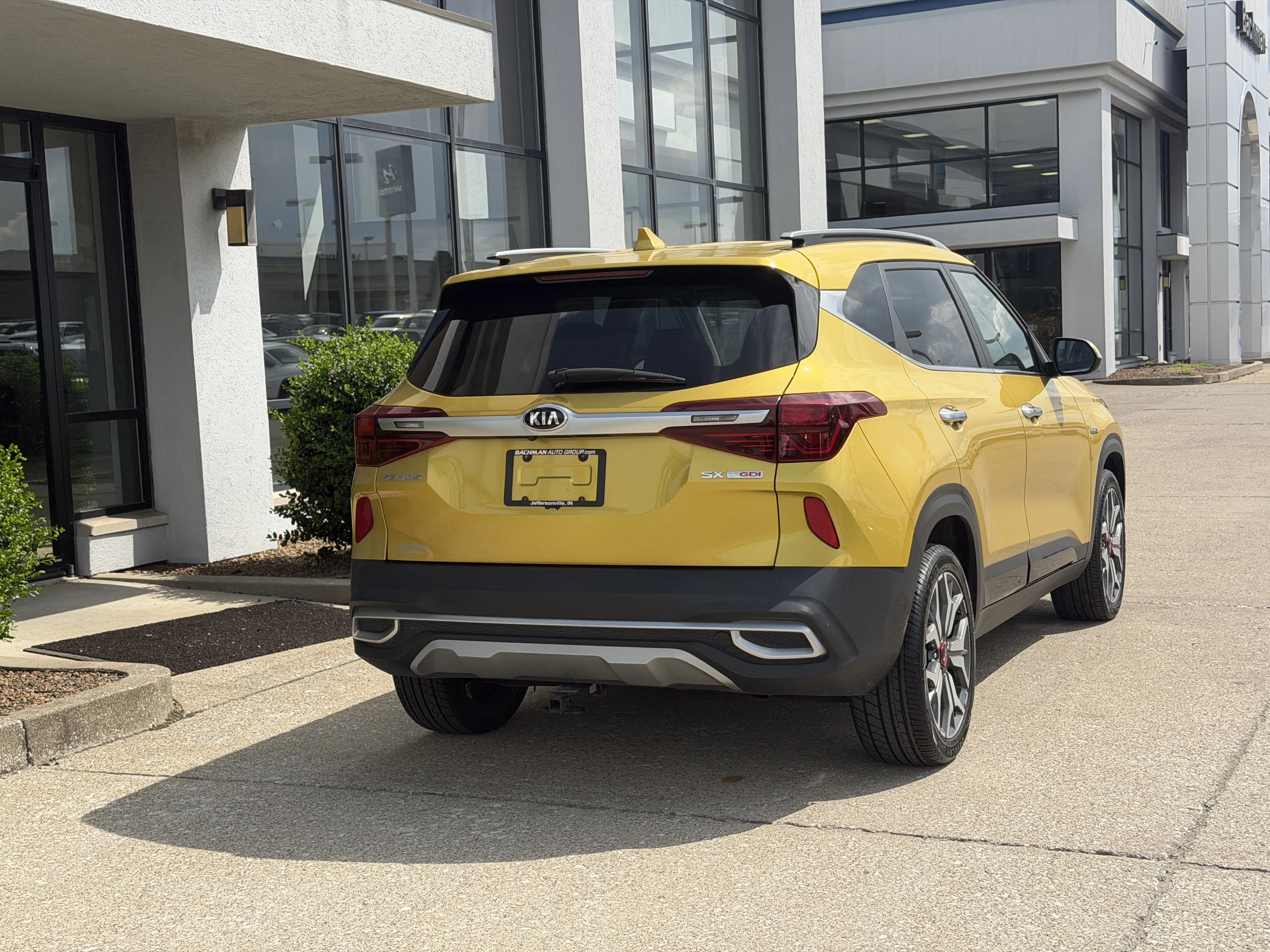 Used 2021 Starbright Yellow Kia SX image 5