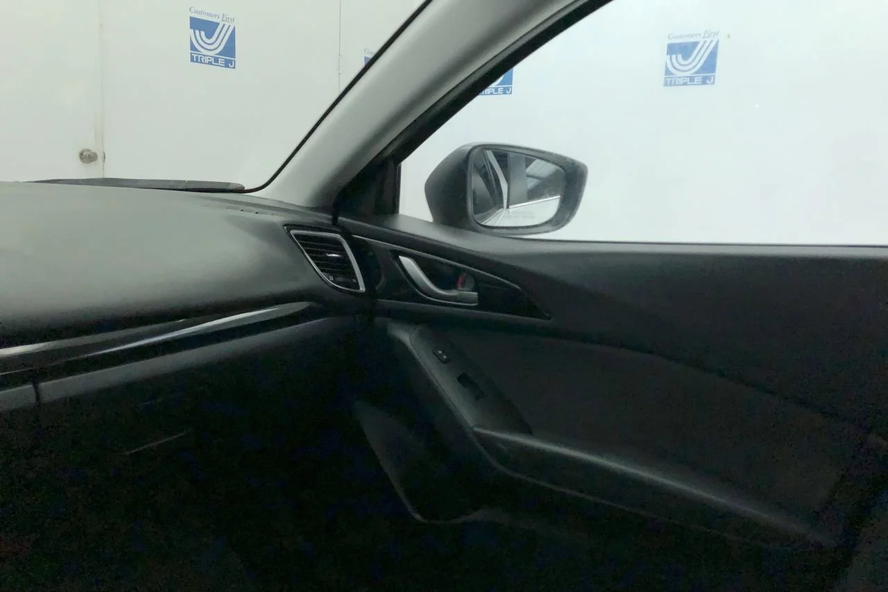 Used 2018 Snowflake White Pearl Mazda Sport image 11
