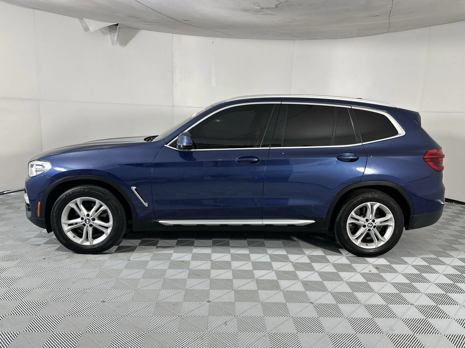 Used 2019 Blue BMW xDrive30i image 5