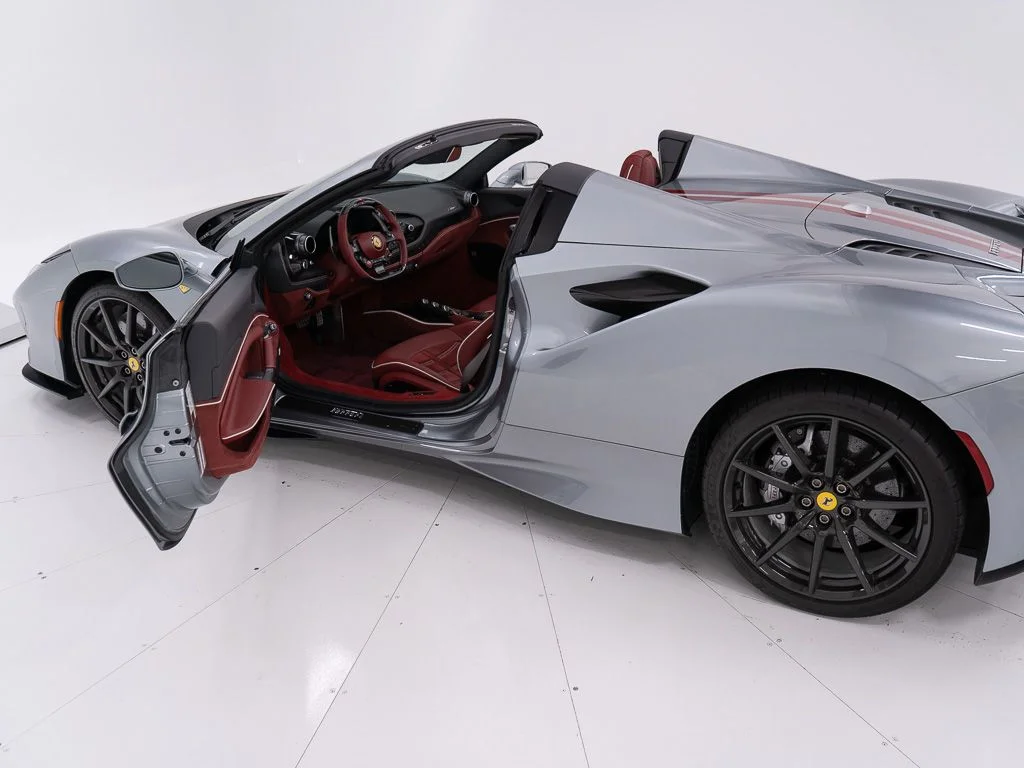 Used 2023 Grigio Titanio Metallic Ferrari  image 17