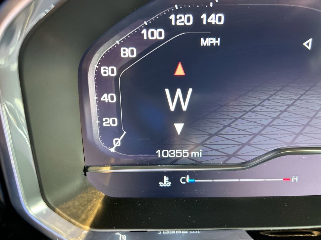 Used 2025 Summit White GMC Elevation image 16