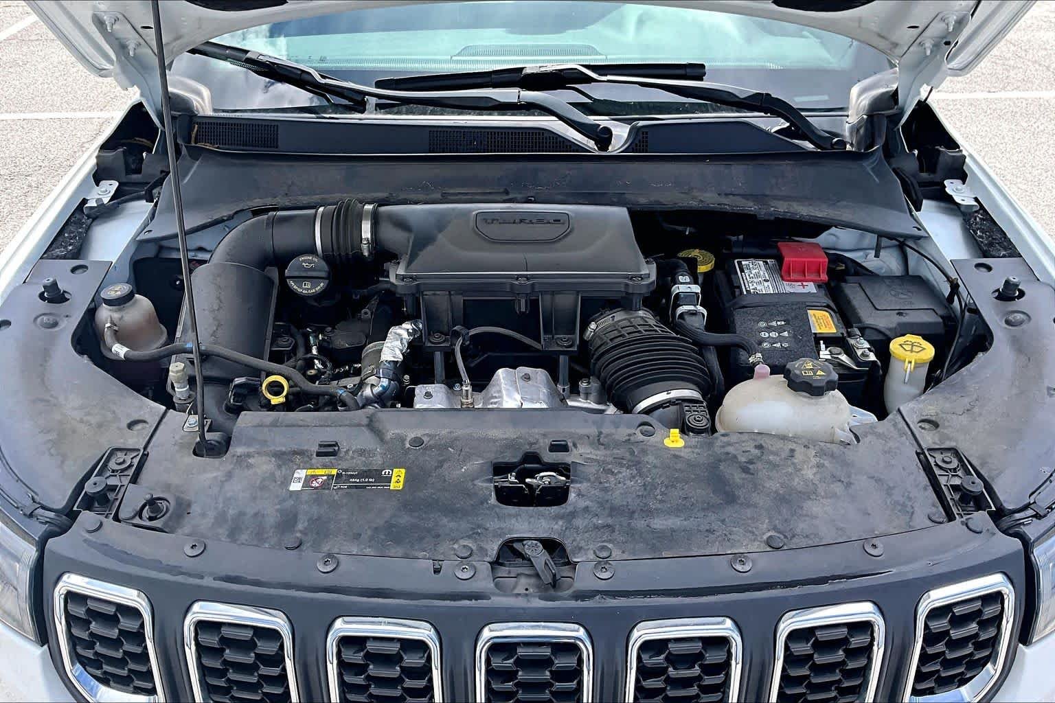 Used 2024 Bright White Clearcoat Jeep Latitude image 32