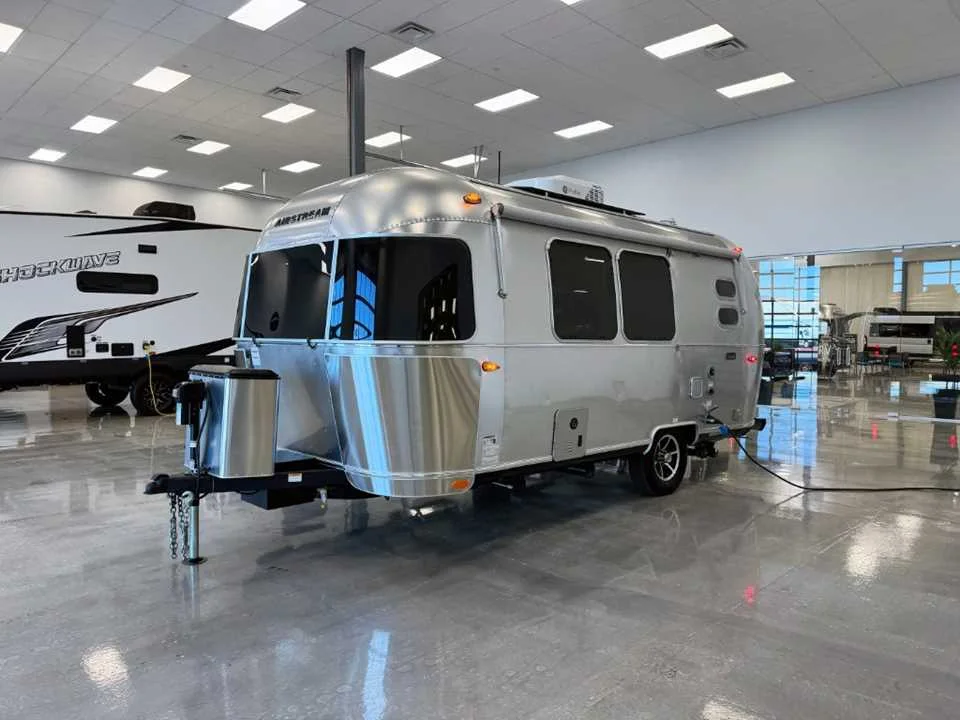 Used 2026 SILVER AIRSTREAM  image 4