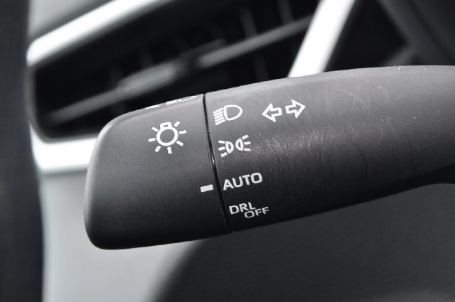 Certified Used 2025  Toyota LE image 31