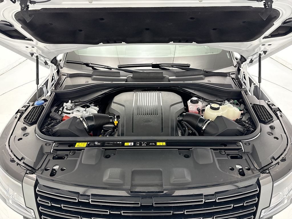 New 2026 Ostuni Pearl White Land Rover SE image 29
