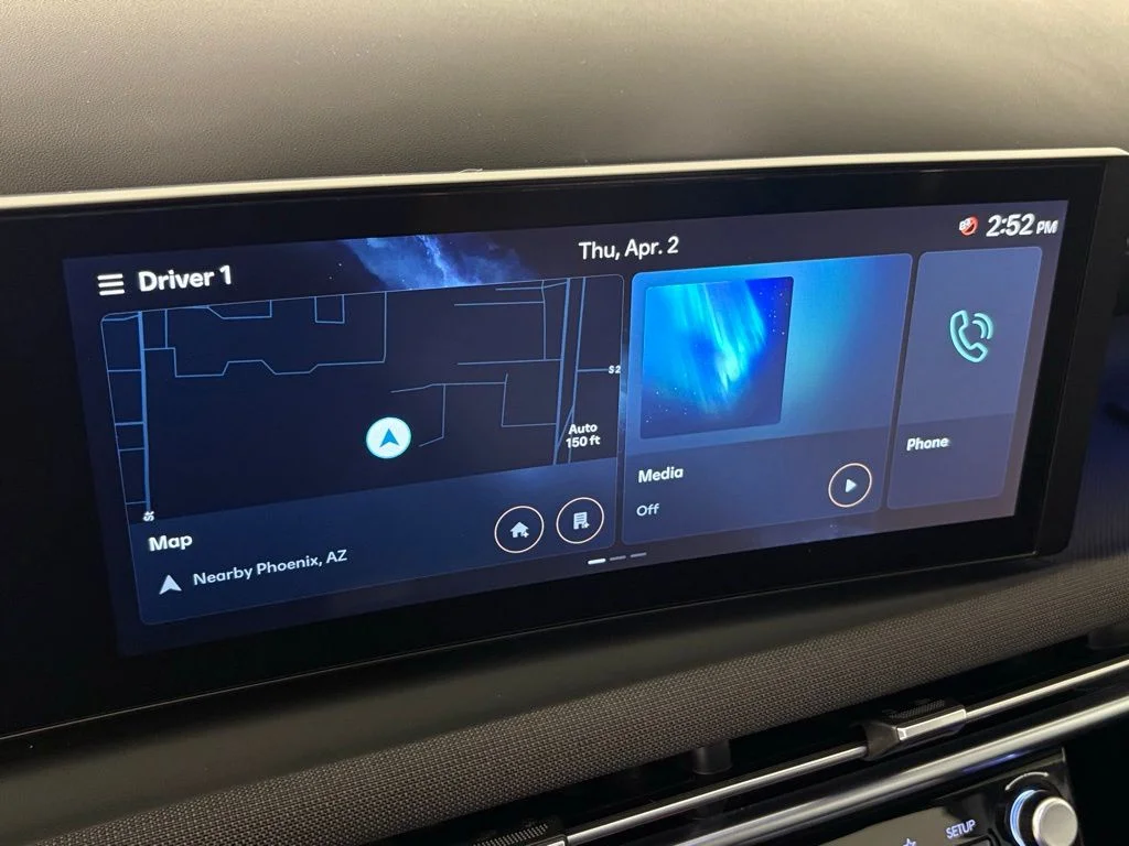 Used 2025 Green Hyundai Limited image 25