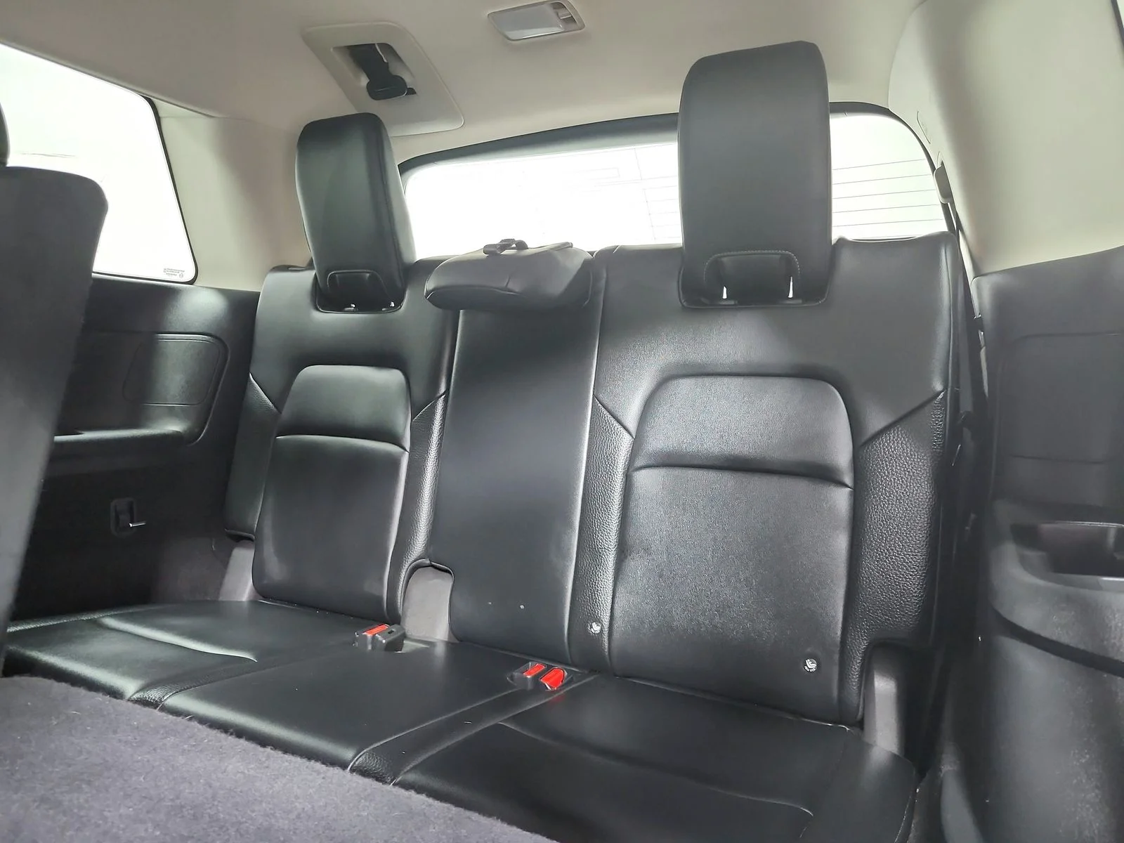 Used 2022 Green 2 Tone Nissan SL image 12