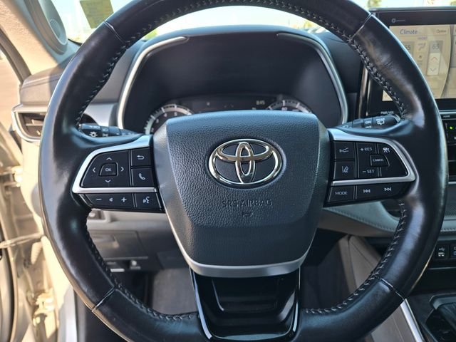 Used 2022 Silver Toyota Platinum image 20