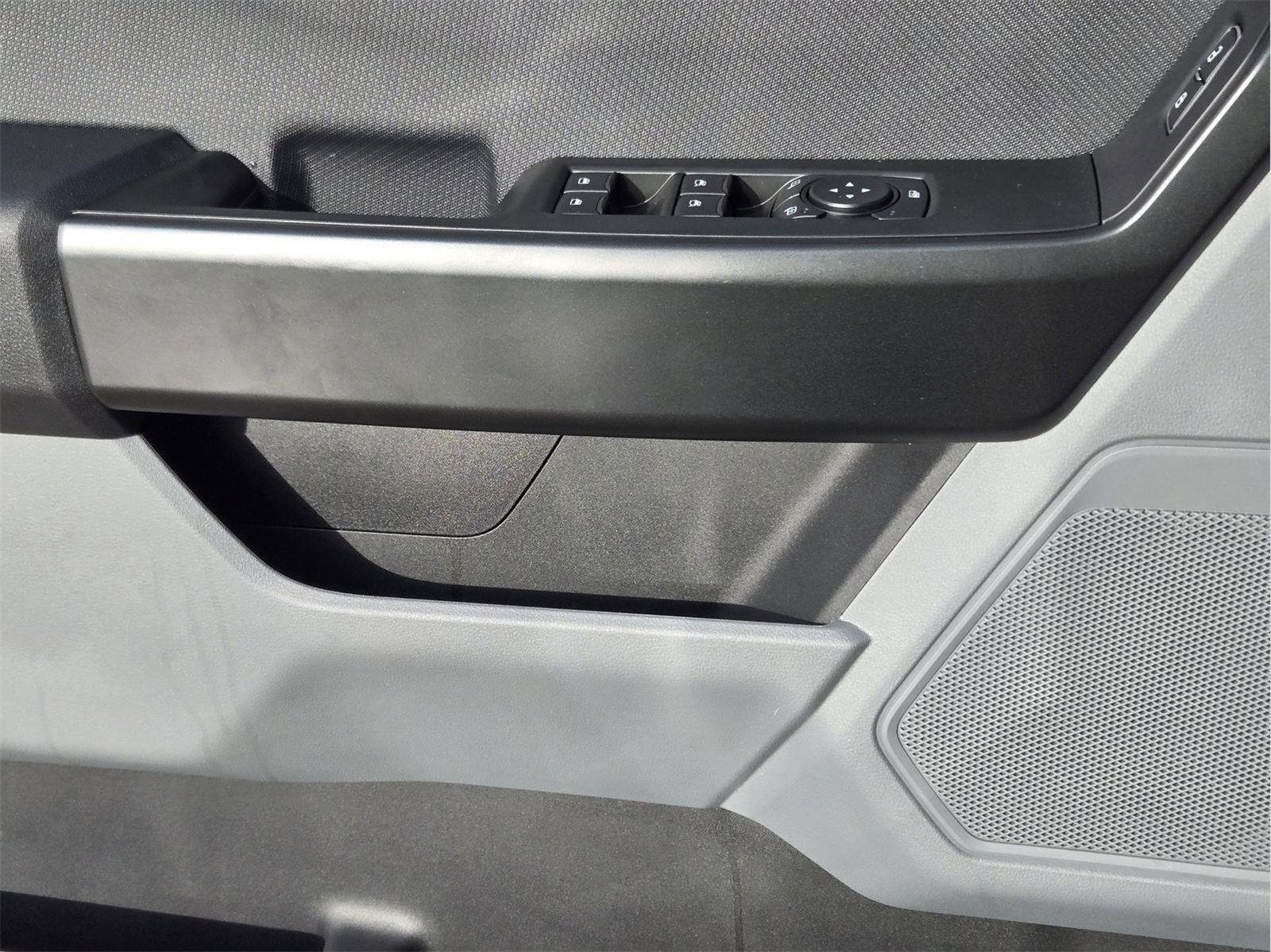 New 2026 Oxford White Ford XL image 15