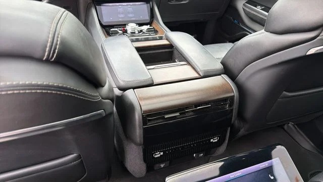 Used 2024 Black Jeep Base image 21
