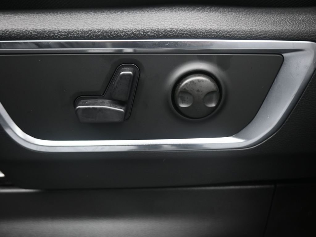 New 2026 Silver Zynith Exterior Paint RAM Laramie image 31