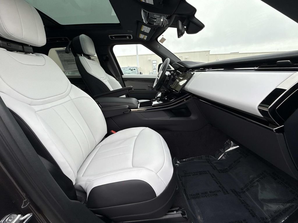 New 2026 Charente Grey Land Rover Dynamic SE image 13
