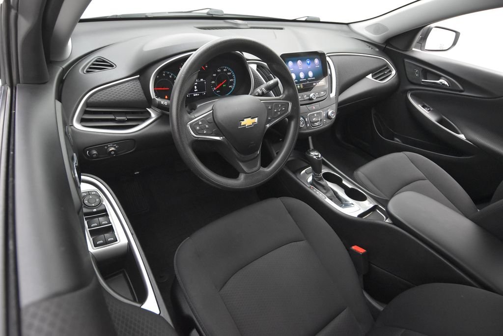 Used 2019 Summit White Chevrolet LS image 29