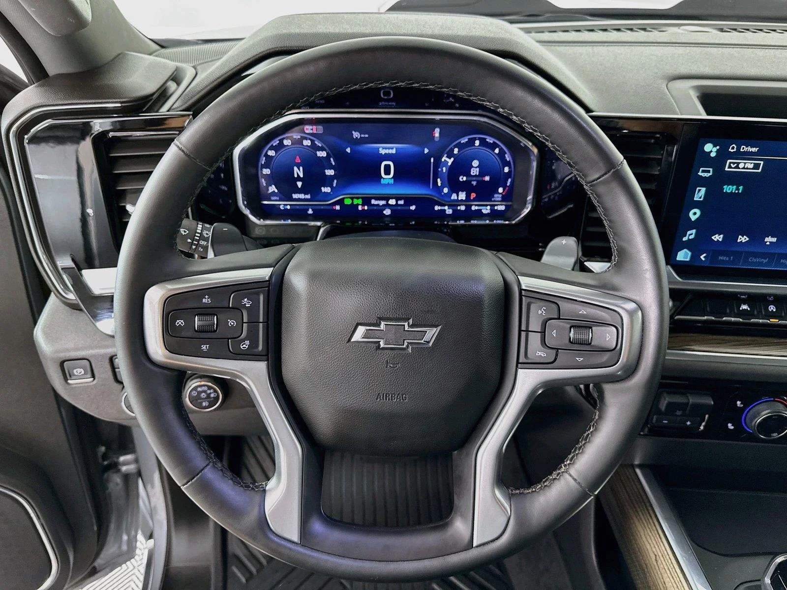 Used 2025 Sterling Gray Metallic Chevrolet LT Trail Boss image 18