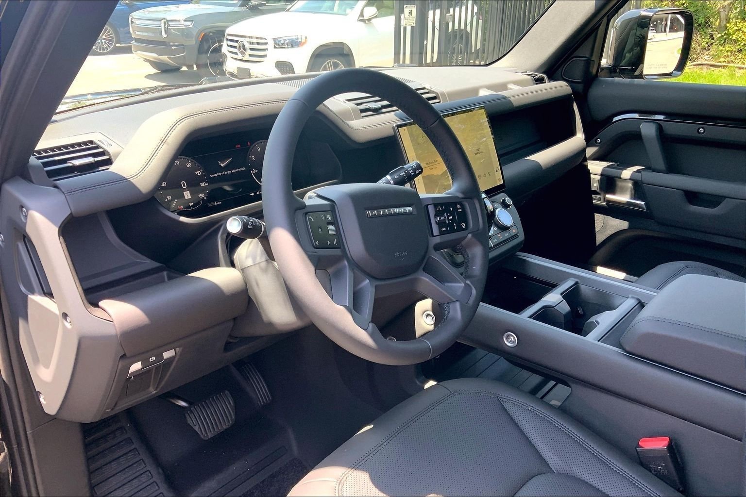 New 2026 Santorini Black LAND ROVER S image 8