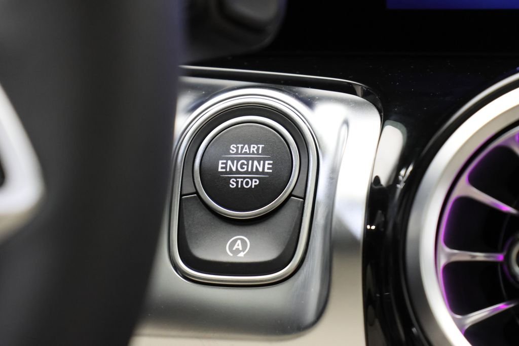 Used 2026 Night Black Mercedes-Benz GLB 250 image 24