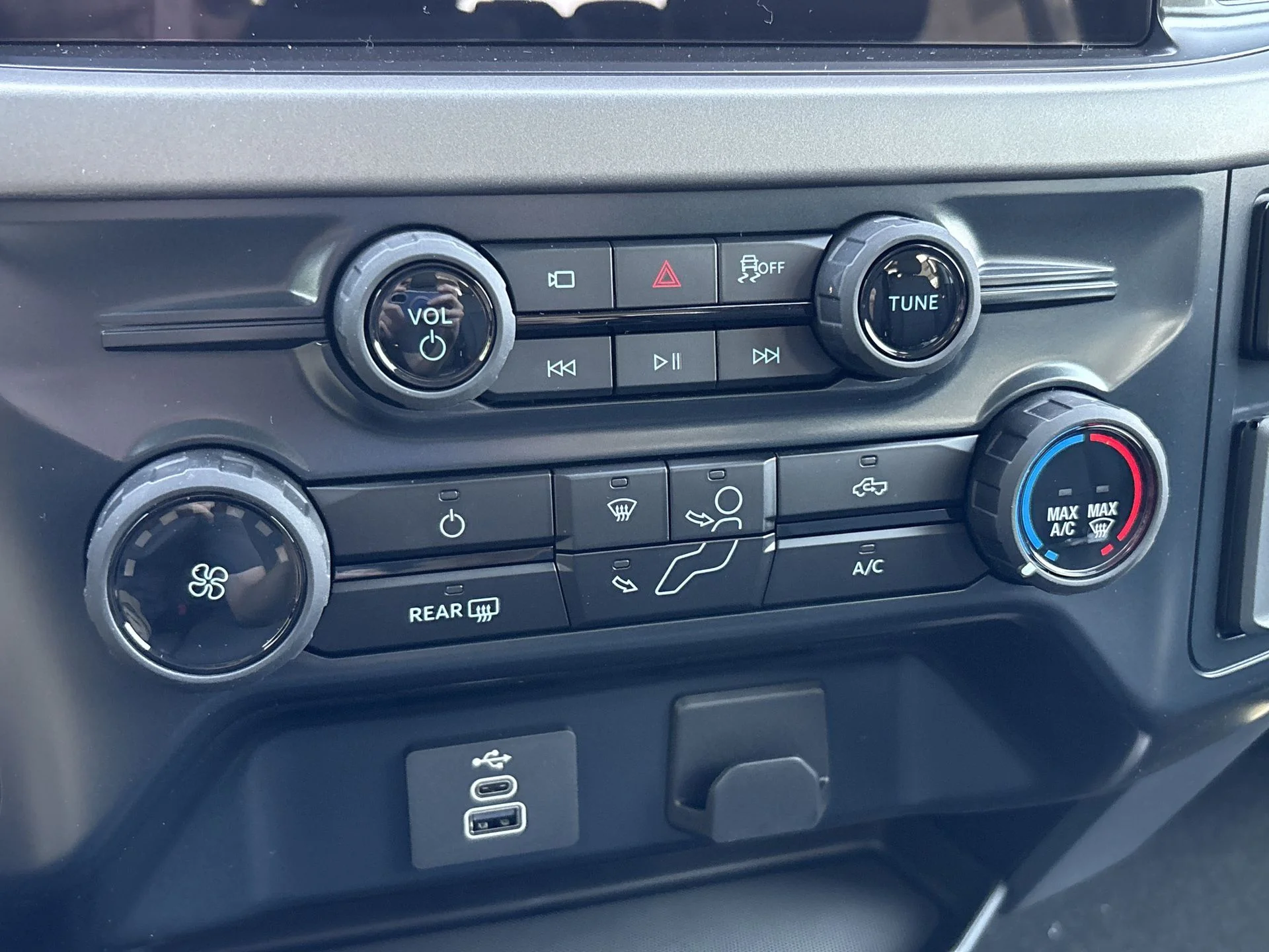 New 2026 Oxford White Ford XLT image 6