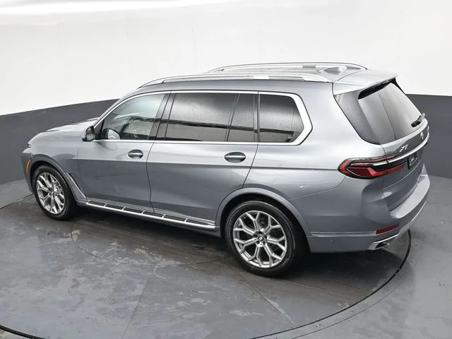 Used 2024 Gray BMW xDrive40i image 28