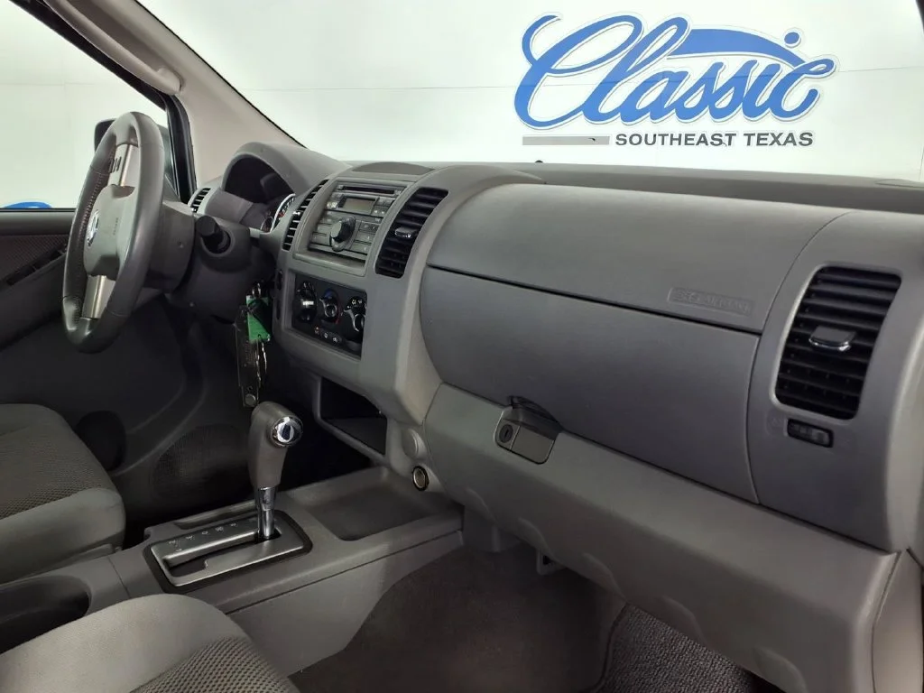 Used 2008 Gray Nissan LE image 9