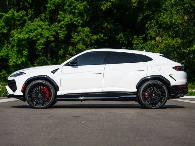 Used 2025  Lamborghini SE image 8