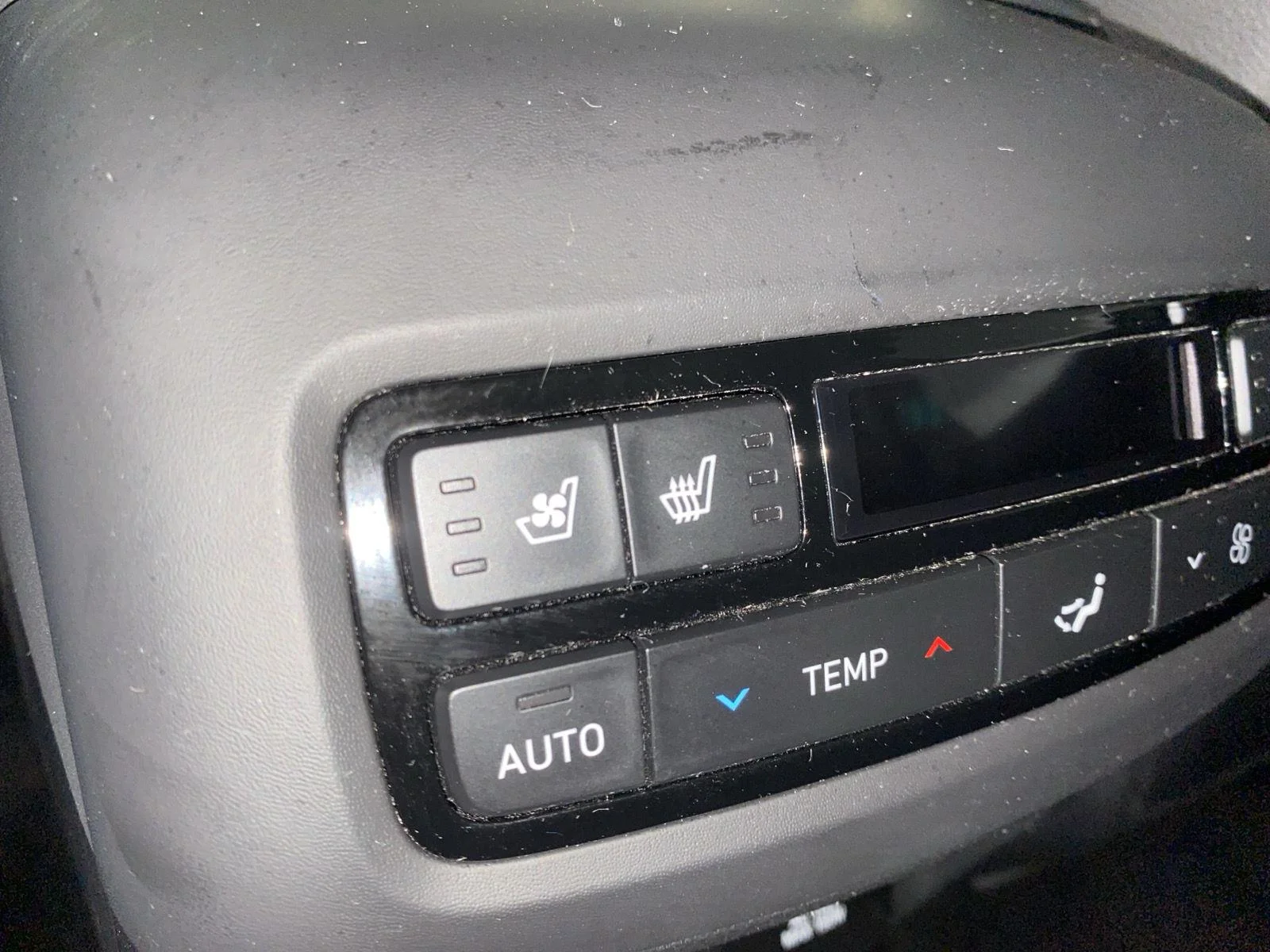 Used 2023 Sierra Burgundy Hyundai Limited image 30