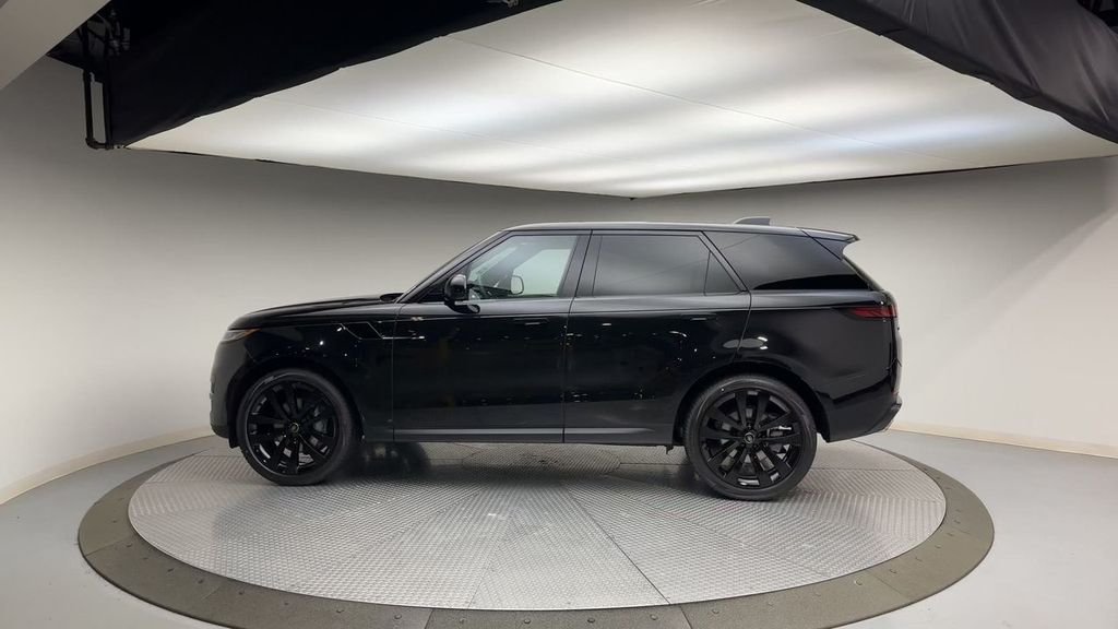 Used 2024 Santorini Black Metallic Land Rover SE image 5
