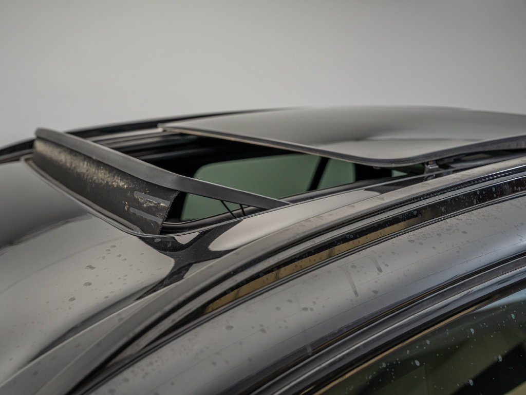 Used 2020 Black Sapphire Metallic BMW M50i image 14