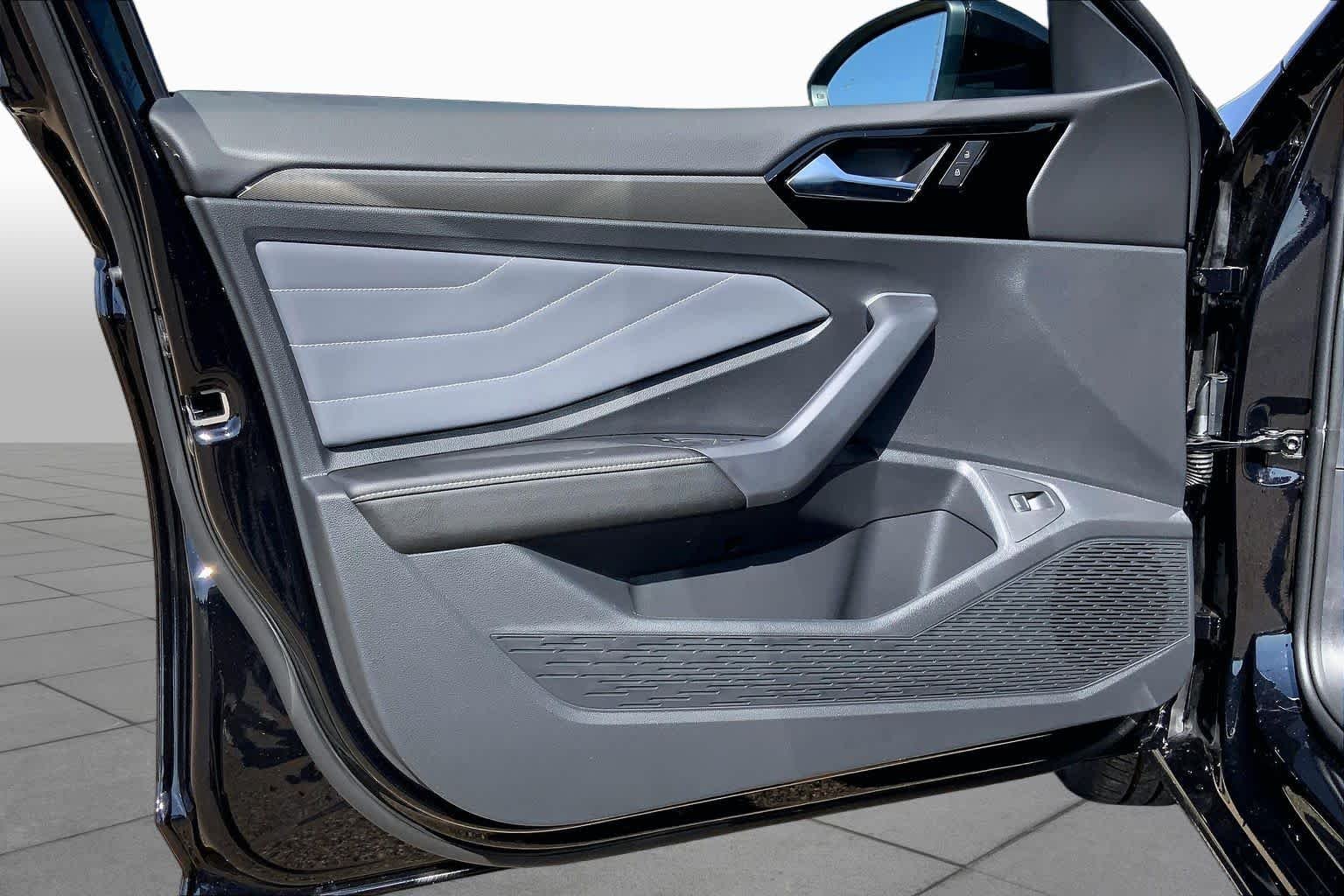 New 2026 Deep Black Pearl Volkswagen SEL image 10