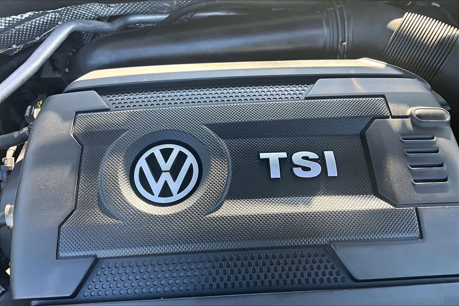 Used 2015  Volkswagen 1.8T SEL image 32