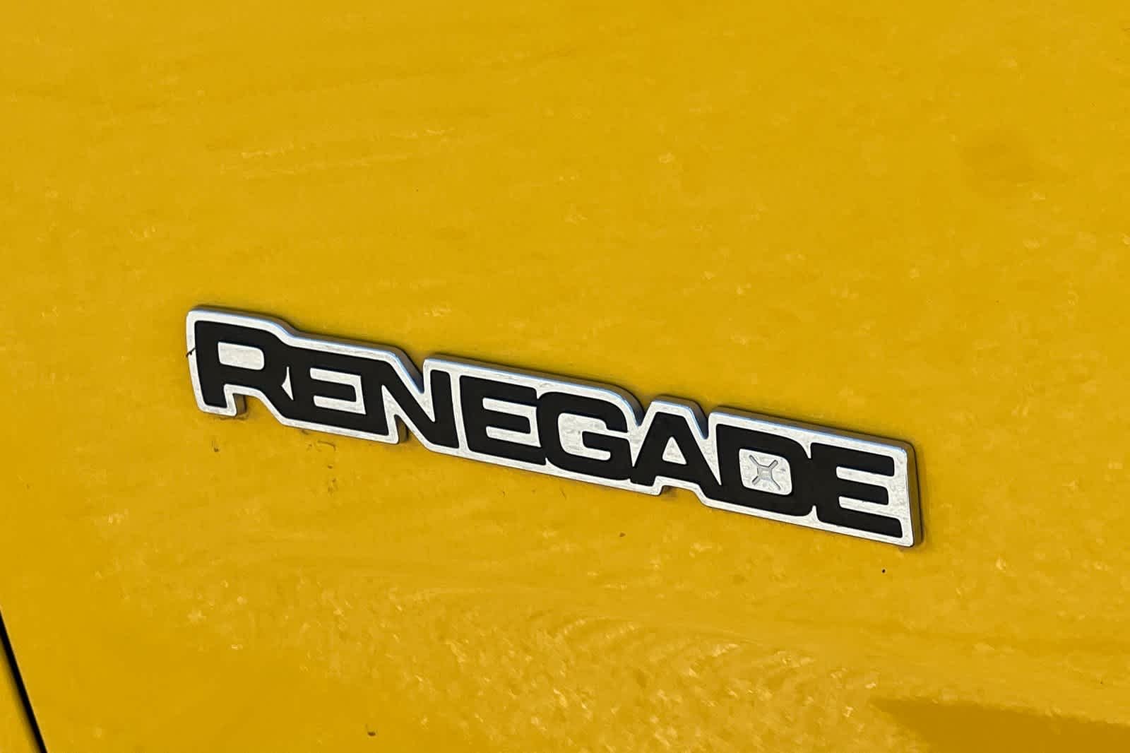 Used 2018 Solar Yellow Jeep Latitude image 31