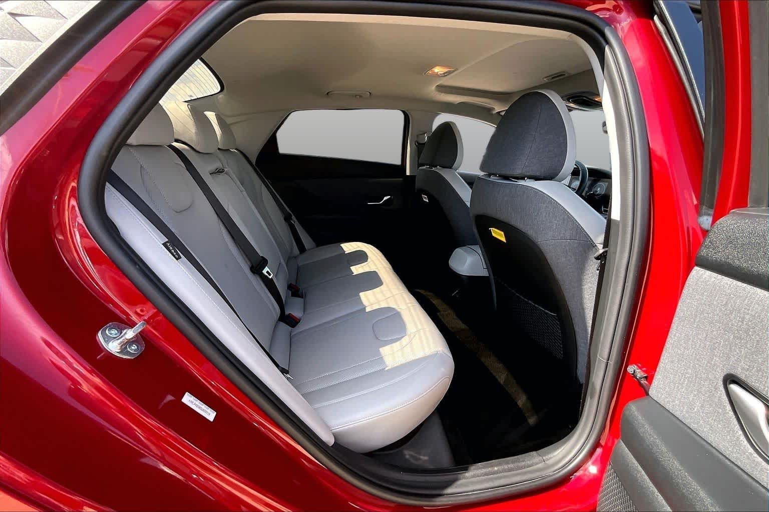 2025 Hyundai Elantra Limited - Photo 20