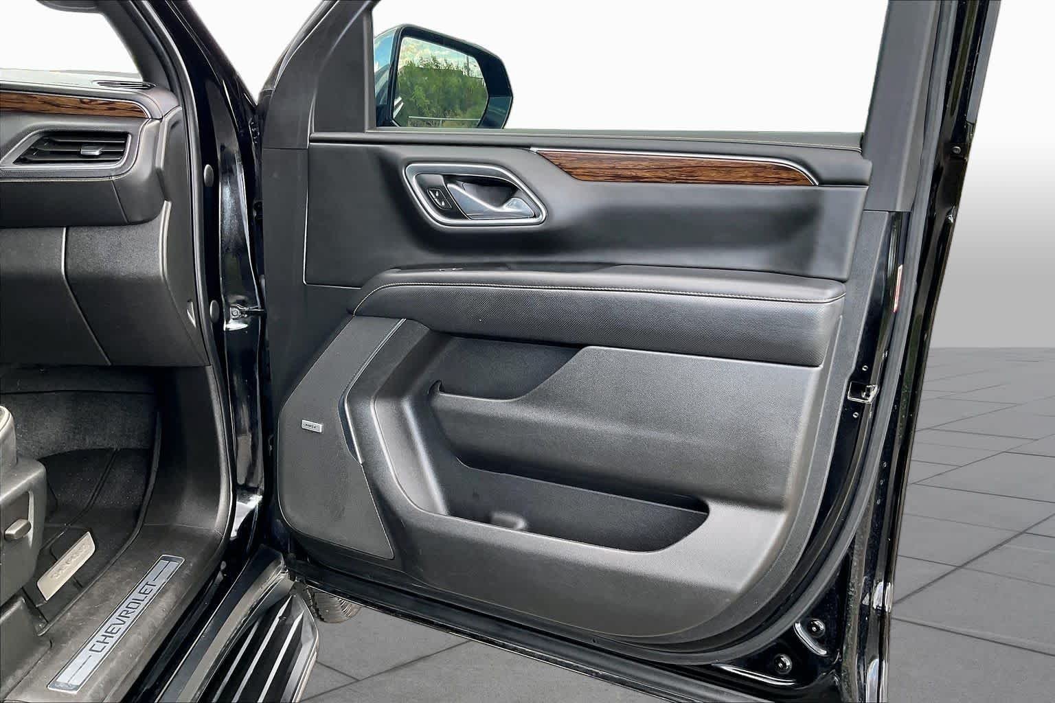 Used 2024 Ebony Twilight Metallic GMC SLE image 23