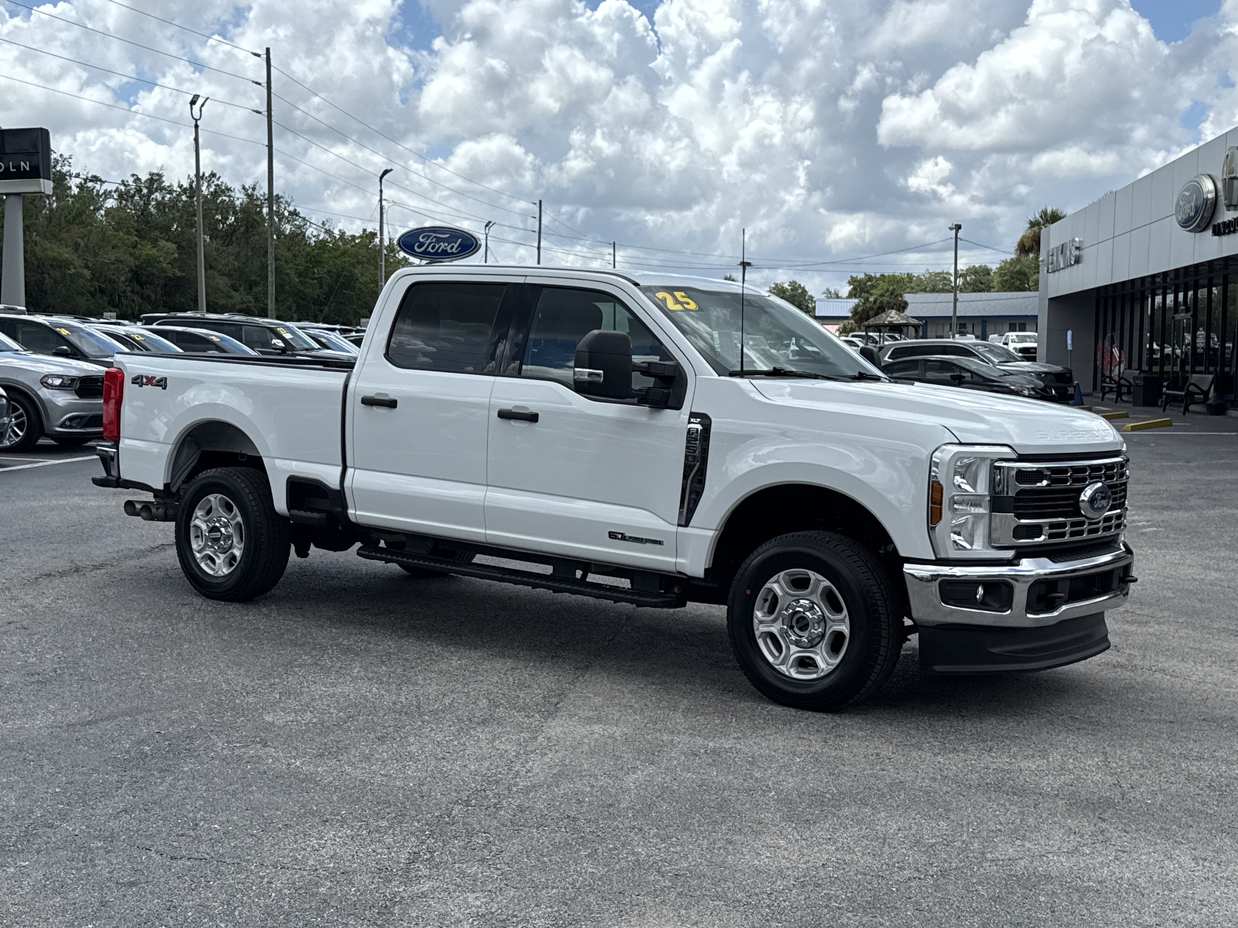 Used 2025 Oxford White Ford XLT image 5