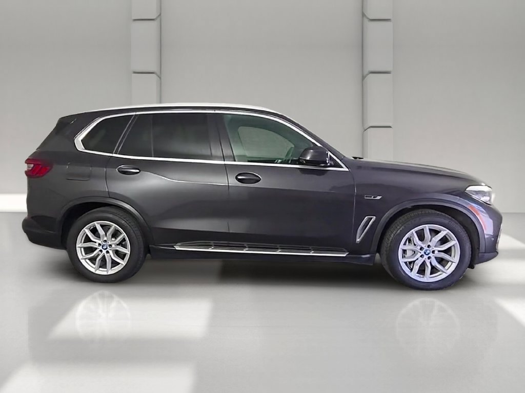 Certified Used 2022 Dark Graphite Metallic BMW xDrive45e image 36