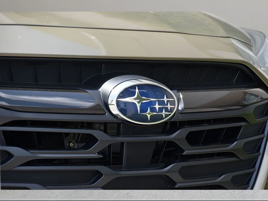 Used 2025 Autumn Green Metallic Subaru Onyx Edition image 11