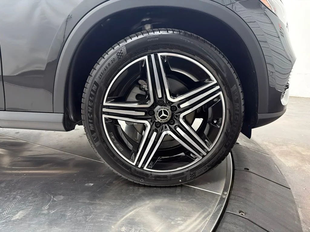 New 2027 Gray Mercedes-Benz GLC 300 image 9