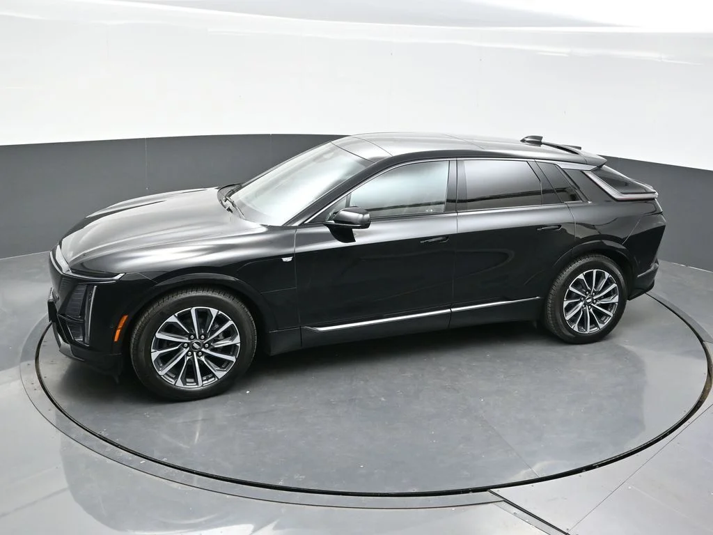Used 2024 Black Cadillac Sport image 34