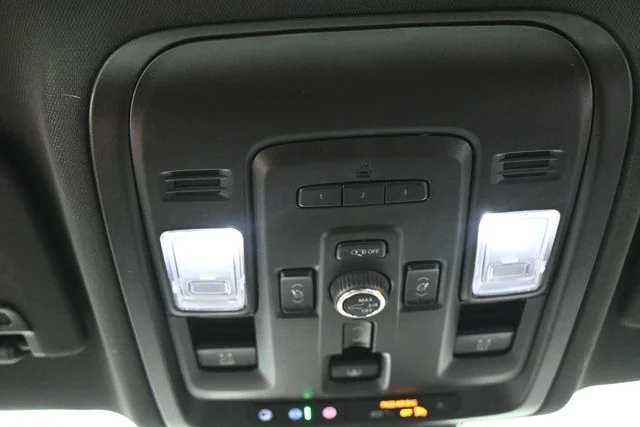 Used 2023 White GMC SLT image 28