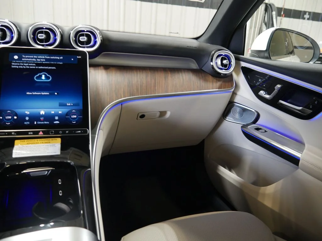 New 2026 Polar White Mercedes-Benz GLC 300 image 61