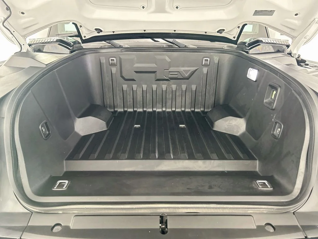 Used 2023 White GMC Edition 1 image 28