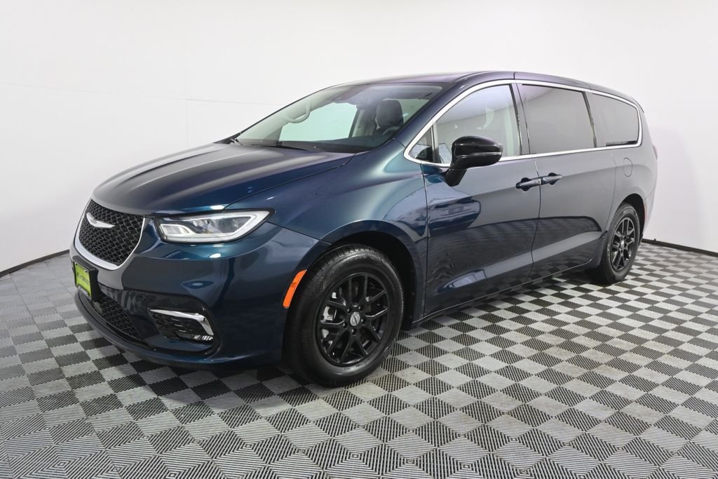 Used 2024 Chrysler Pacifica Touring L with VIN 2C4RC1BG1RR101677 for sale in St. Louis Park, Minnesota