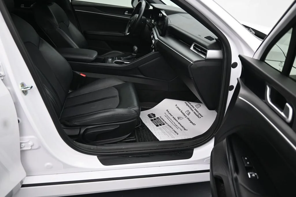 Used 2023 White Kia GT-Line image 13
